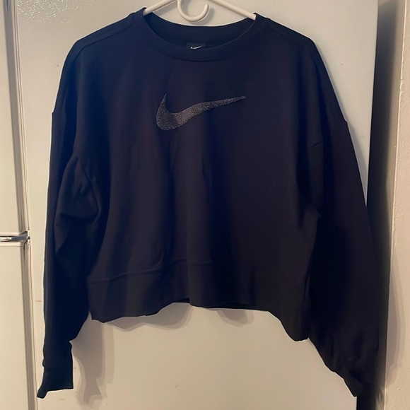 NIKE WOMENS BLACK OVERSIZED MED. CROP LONGSLEEVE SWEATER W/ GRAY TEXTURED SWOOSH - Picture 1 of 6